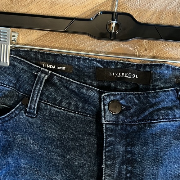 LiverPool, Linda Short Jean Shorts, size 4 (27) - Picture 2 of 5